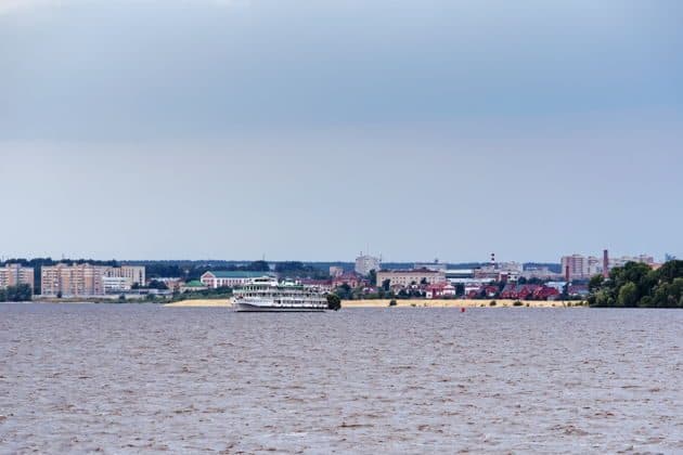 Речная прогулка по Волге на катере