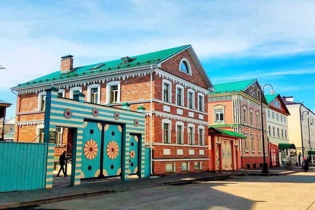 Казань: город меж крестом и полумесяцем
