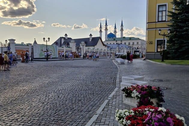 Казанская падающая башня в сердце города