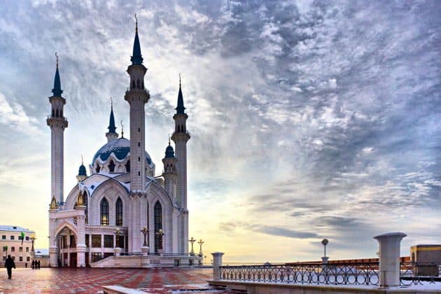 Знакомство с двумя пешеходными улицами: Баумана и Каюма Насыри