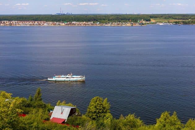 На теплоходе по Волге с экскурсией и трансфером из центра Казани