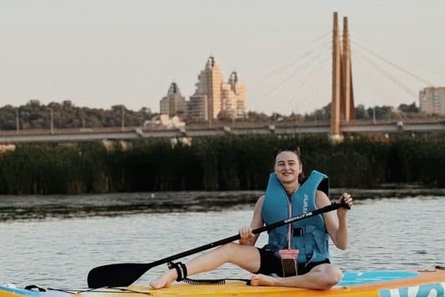 Ловим закаты на сапах в центре Казани среди огней города